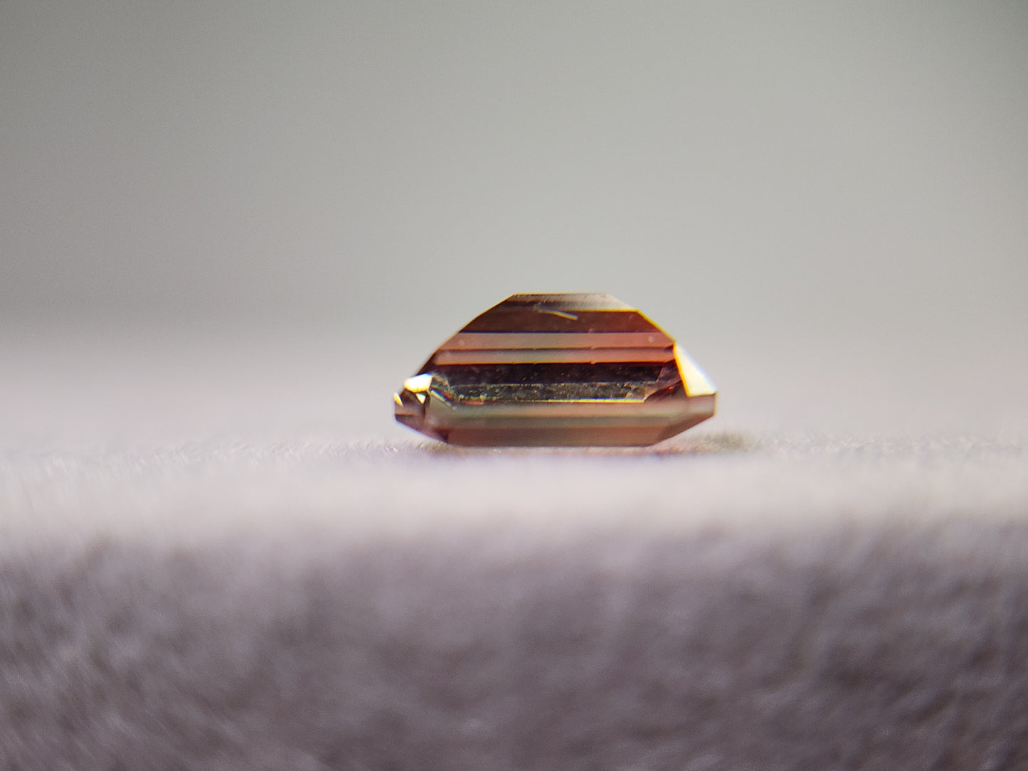 0151-3-10　バイカラーアンデシン　0.92ct