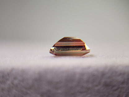 0151-3-10　バイカラーアンデシン　0.92ct