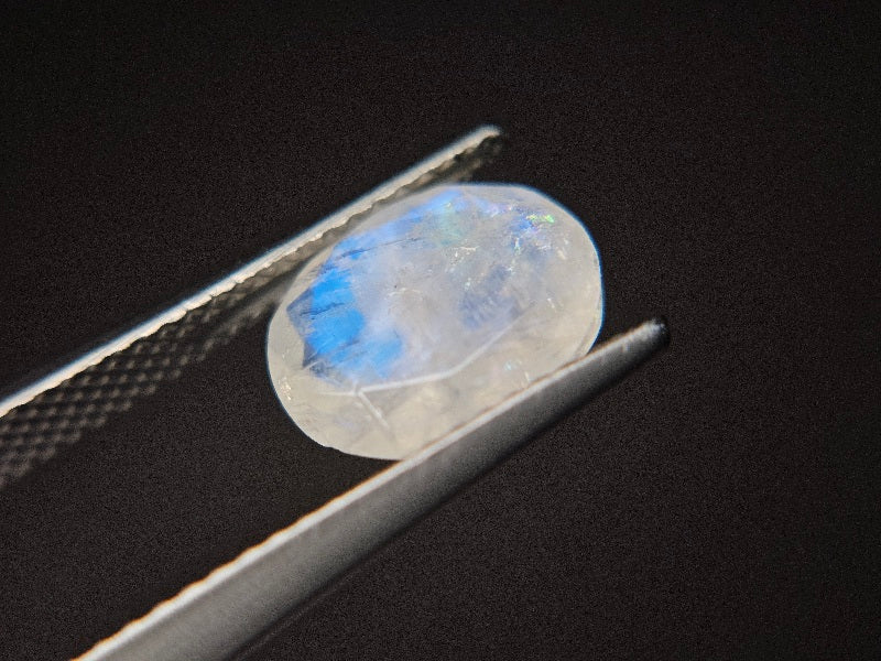 blMO-5　虹入り！ブルームーンストーン　2.50ct