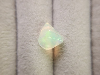 0914-2　さざれオパール（穴あき）　2.86ct