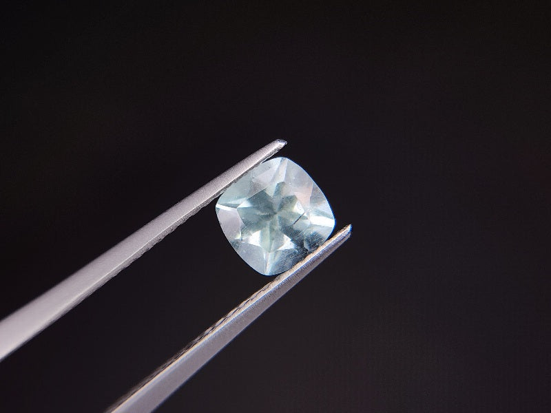 gBE-1　グリーンベリル　0.99ct
