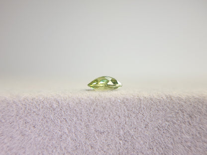 0873-3【ランダム発送】デマントイドガーネット【1石あたり約0.25ct】