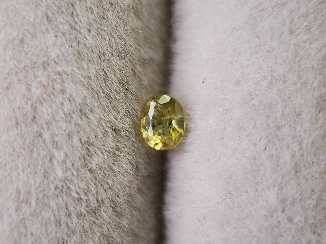 0932-1-9　スフェーン　0.12ct