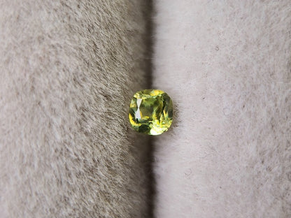 0932-1-10　スフェーン　0.12ct