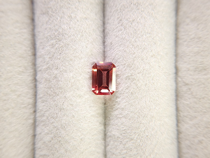 0151-2-6　バイカラーアンデシン　1.07ct