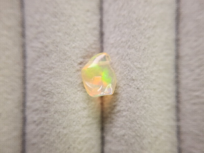 0914-7　さざれオパール（穴あき）　1.05ct