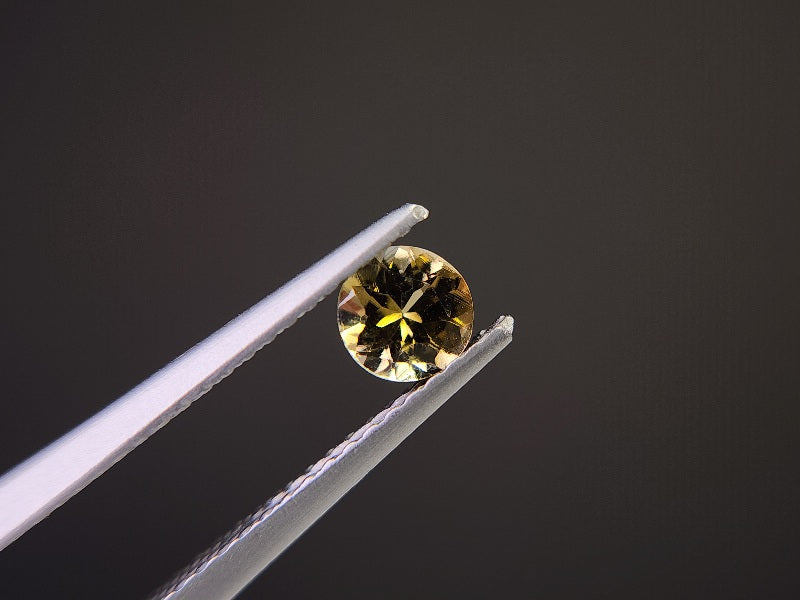 0657-19-4　ゾイサイト　0.41ct