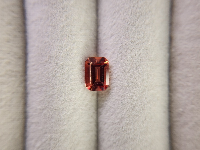 0151-2-11　バイカラーアンデシン　0.77ct