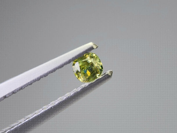 0932-1-10　スフェーン　0.12ct