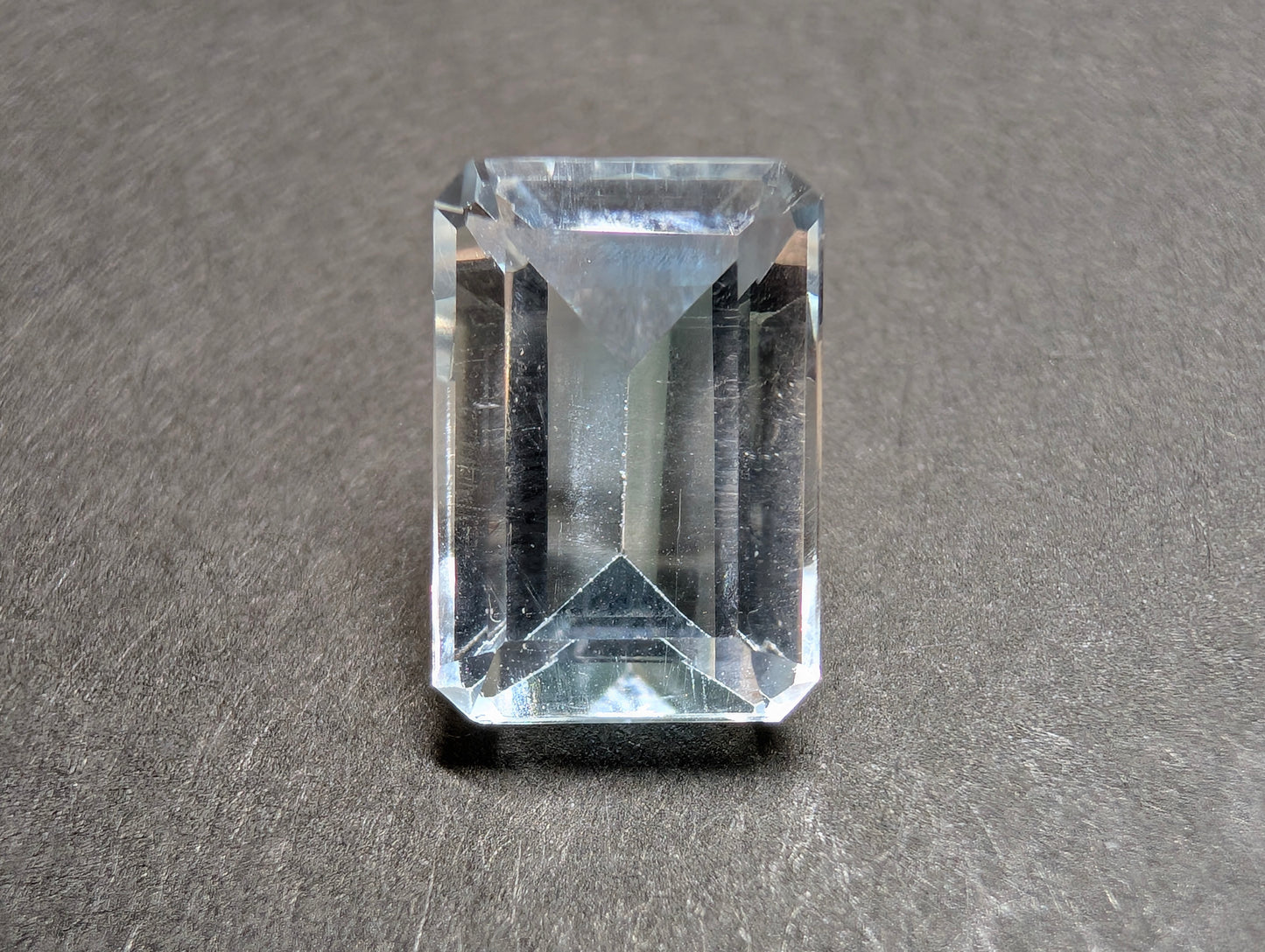 0054 バイカラートパーズ 6.90ct