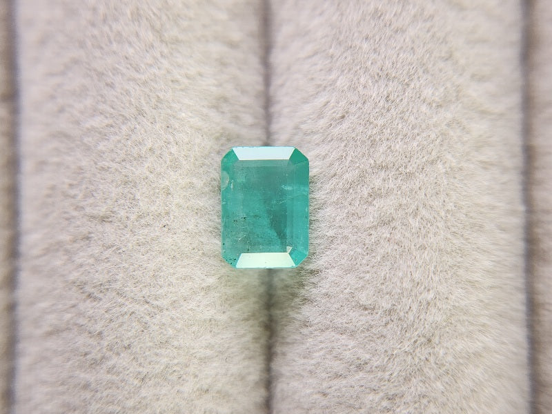 EM-9　エメラルド　1.05ct