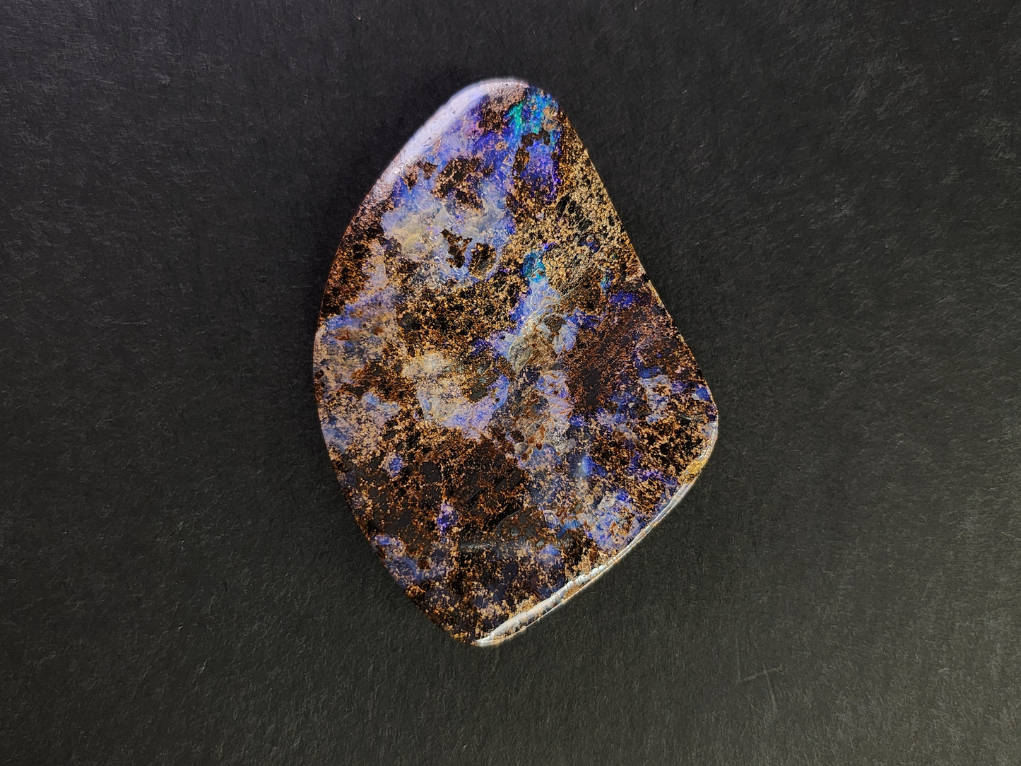 0903-5　ボルダーオパール（穴あき）　53.41ct