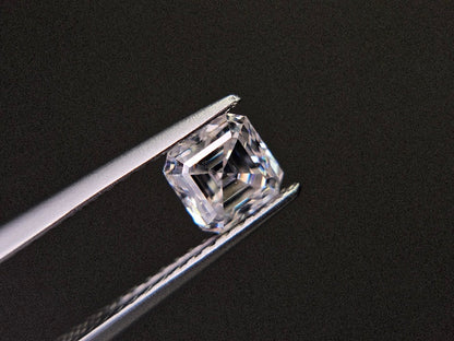 MOI-4　合成モアッサナイト　0.69ct