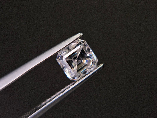 MOI-4　合成モアッサナイト　0.69ct