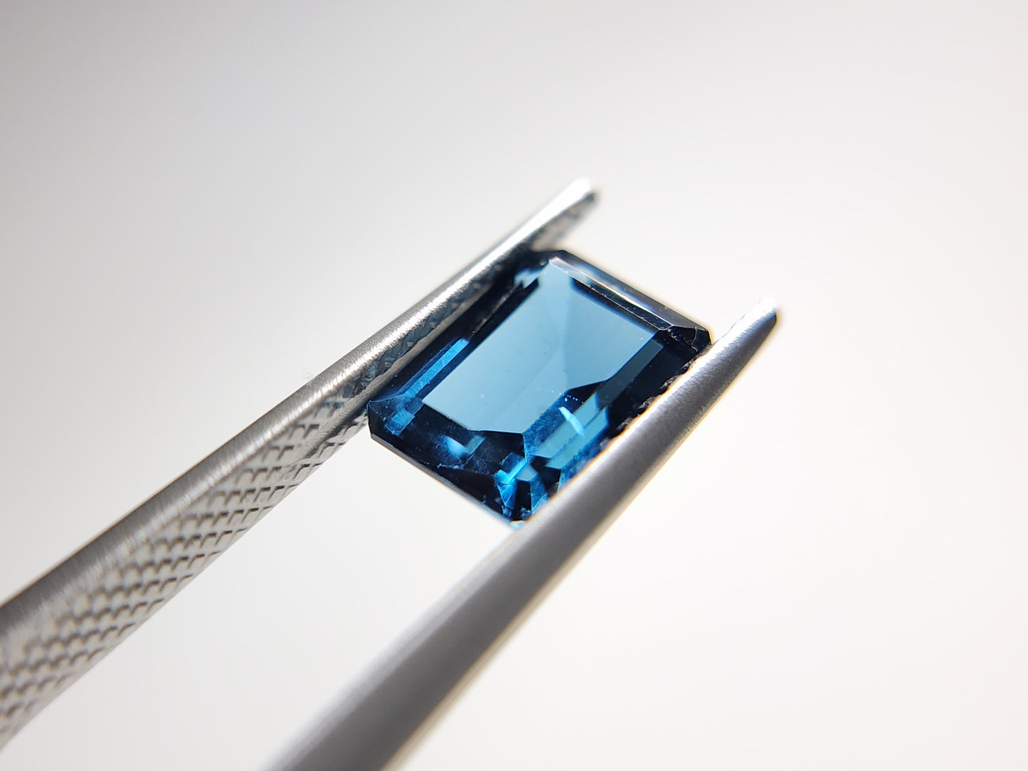 0931-6　ロンドンブルートパーズ　2.06ct