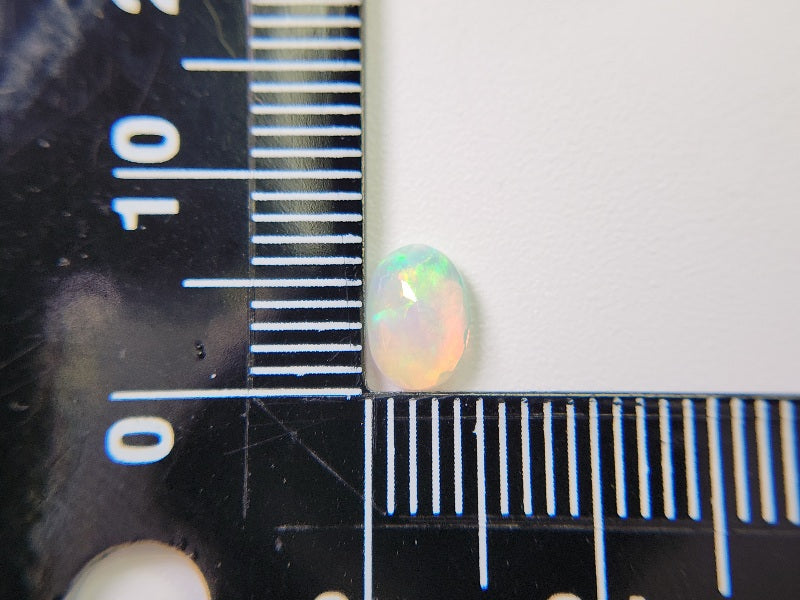 0909-2-8　オパール　0.37ct