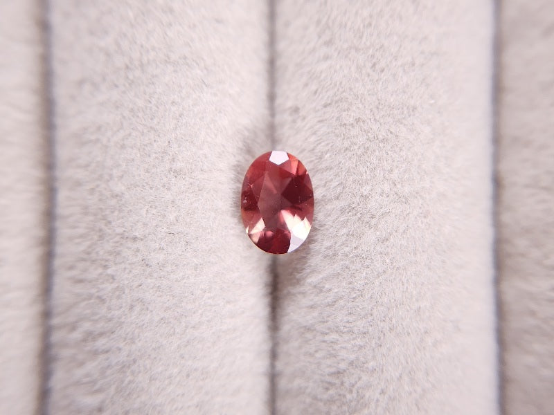 0504-13　バイカラーアンデシン　0.63ct