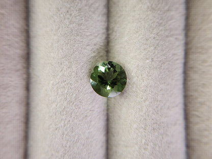 0560-1　モルダバイト　0.97ct