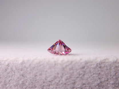 piMOI-2　合成ピンクモアッサナイト　0.44ct