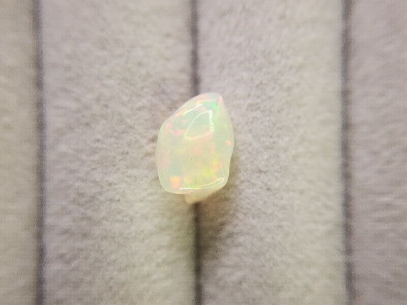 0914-3　さざれオパール（穴あき）　2.39ct