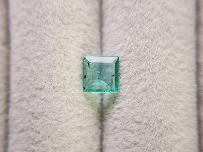 EM-13　エメラルド　0.56ct