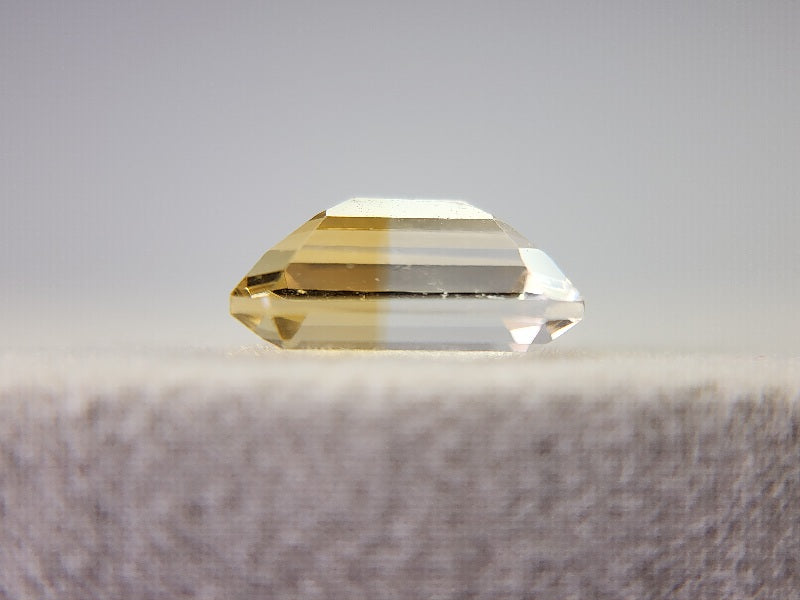 0365-4-27　バイカラーシトリン　2.21ct