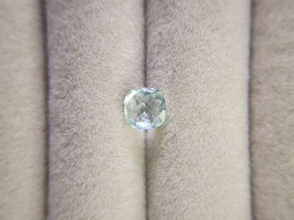 0878-4-5　グリーンベリル　クッションチェッカーカット　0.84ct