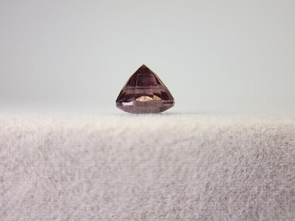 ccGA-19　カラーチェンジガーネット　1.35ct