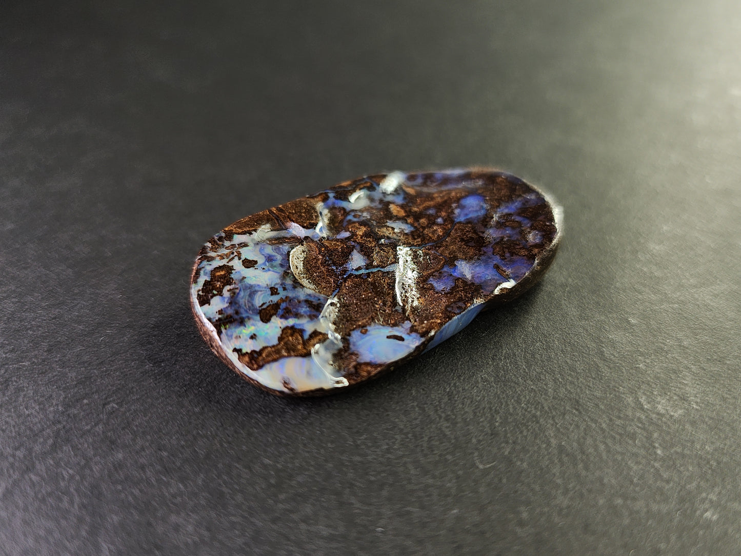 0903-3　ボルダーオパール（穴あき）　79.67ct