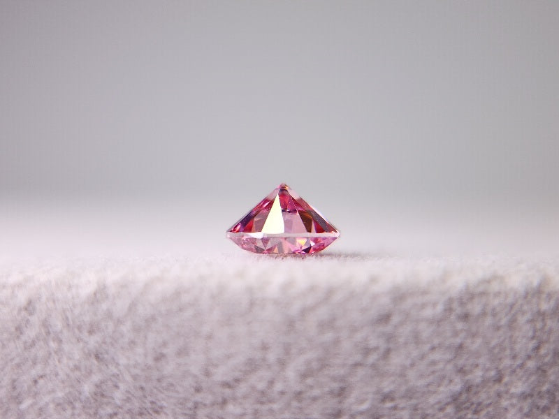 piMOI-1　合成ピンクモアッサナイト　0.45ct