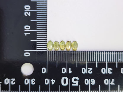 0873-3【ランダム発送】デマントイドガーネット【1石あたり約0.25ct】
