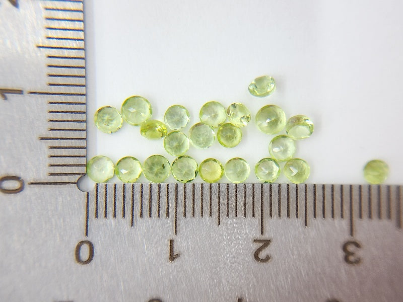LTE-PE-2　【リトル東洋ルース】ペリドット　合計3.08ct[写真の宝石すべて]