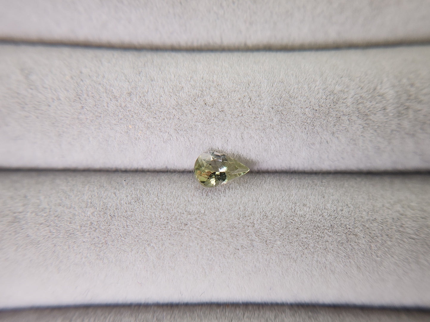 0644-9-4　ゾイサイト　0.39ct