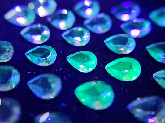 0006【ランダム発送】蛍光ハイアライトオパール【1石あたり約0.32ct】