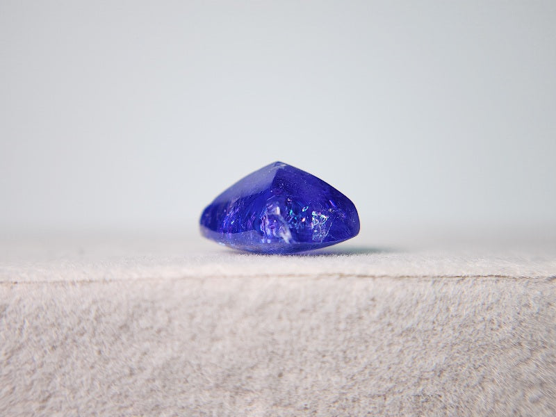 0938-25　タンザナイト(処理・欠けあり)　5.70ct