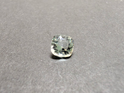 0286 特別な1石、2,200円♪クッションカットのグリーンベリル 0.36ct