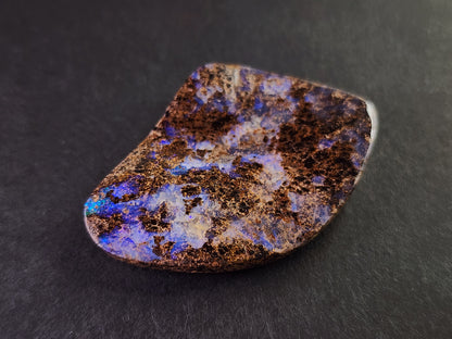 0903-5　ボルダーオパール（穴あき）　53.41ct