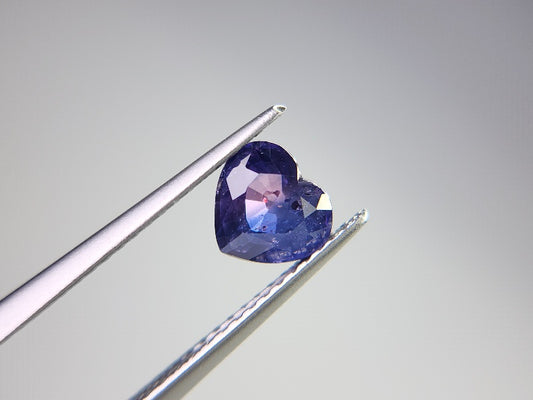 SA-61　蛍光！サファイア　1.13ct