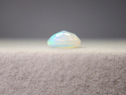 0909-3-5　オパール　0.78ct