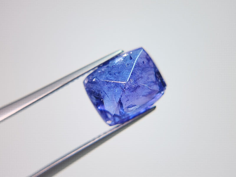 0938-25　タンザナイト(処理・欠けあり)　5.70ct