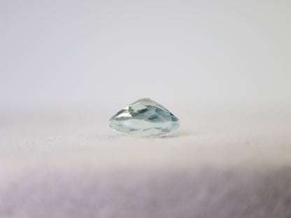 0878-4-5　グリーンベリル　クッションチェッカーカット　0.84ct