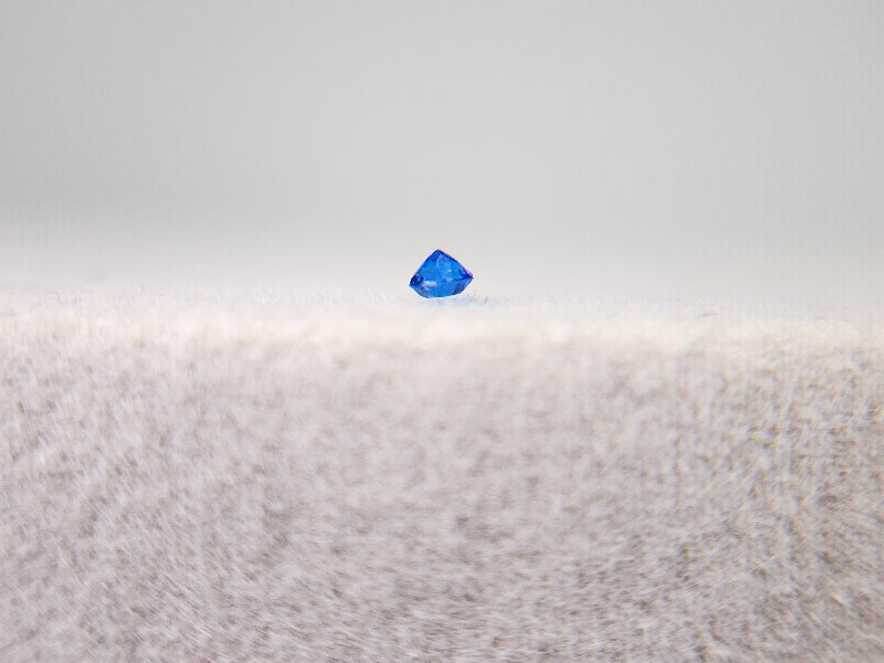 0129-1　アウイナイト　0.01ct