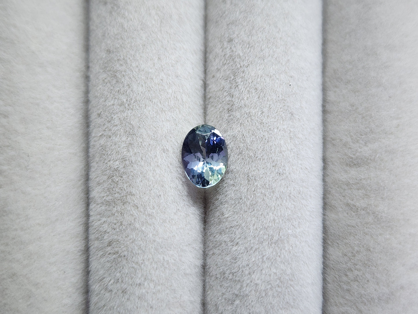 0876-18　バイカラータンザナイト　1.29ct