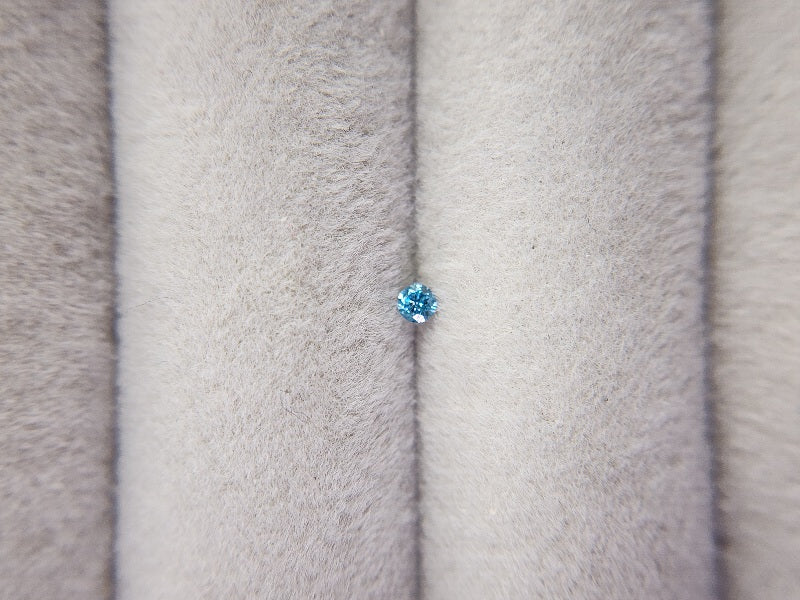0015-3-8　ブルーダイヤモンド(トリートメント)　0.03ct