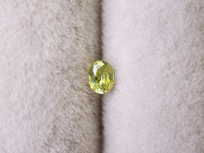 0932-1-7　スフェーン　0.13ct