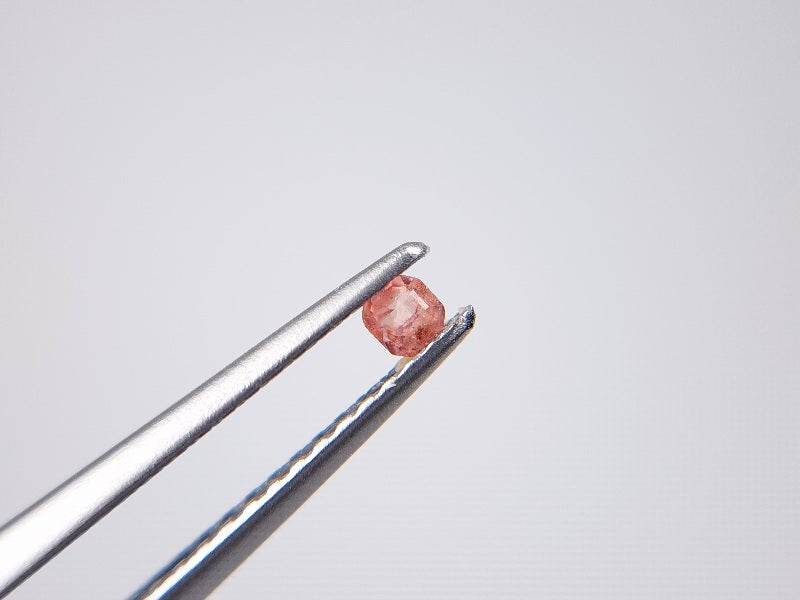 VY-2　ベイリネナイト　0.06ct