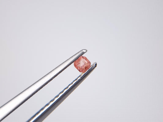 VY-2　ベイリネナイト　0.06ct