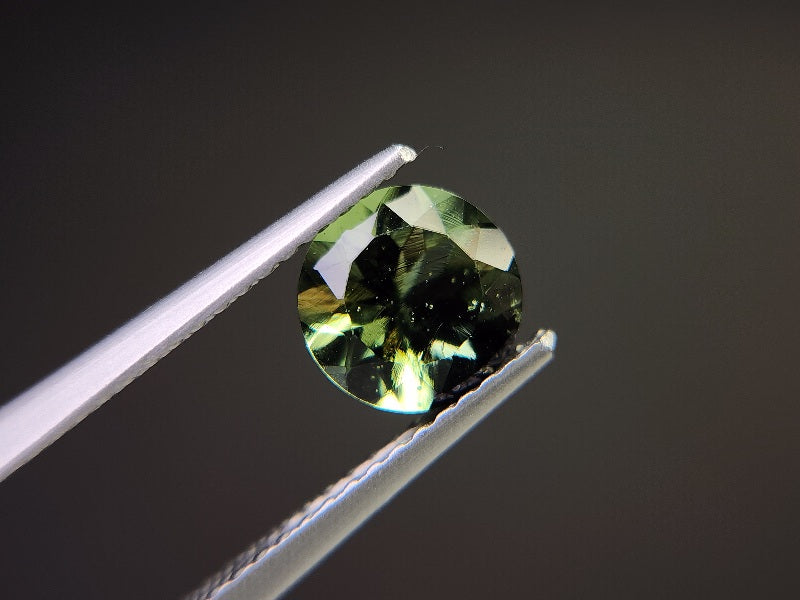 0560-1　モルダバイト　0.97ct