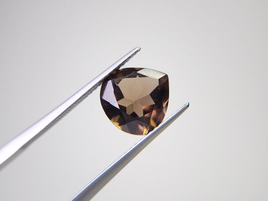 0902-7　スモーキークォーツ（欠けあり）　2.94ct