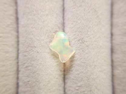 0914-9　さざれオパール（穴あき）　0.95ct